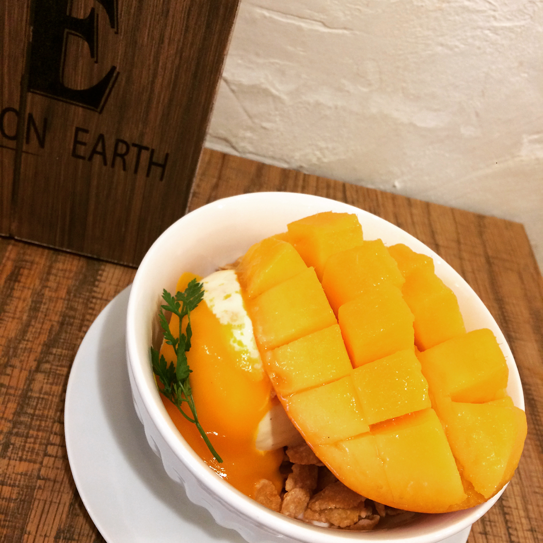 成串提子、兩個白桃！大滿足鮮果芭菲@大阪Patisserie cafe ひかり