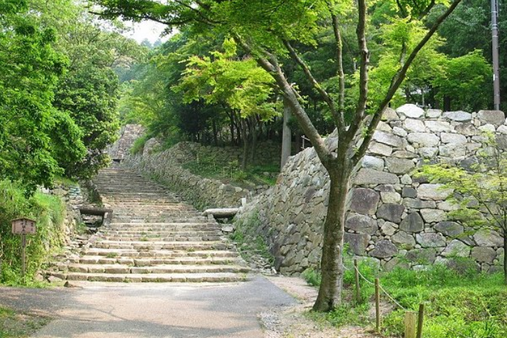 京都琵琶湖交通 大阪琵琶湖交通 JR琵琶湖線 京阪大津線 琵琶湖周遊券 琵琶湖一日遊 琵琶湖景點 琵琶湖自由行
安土城遺址