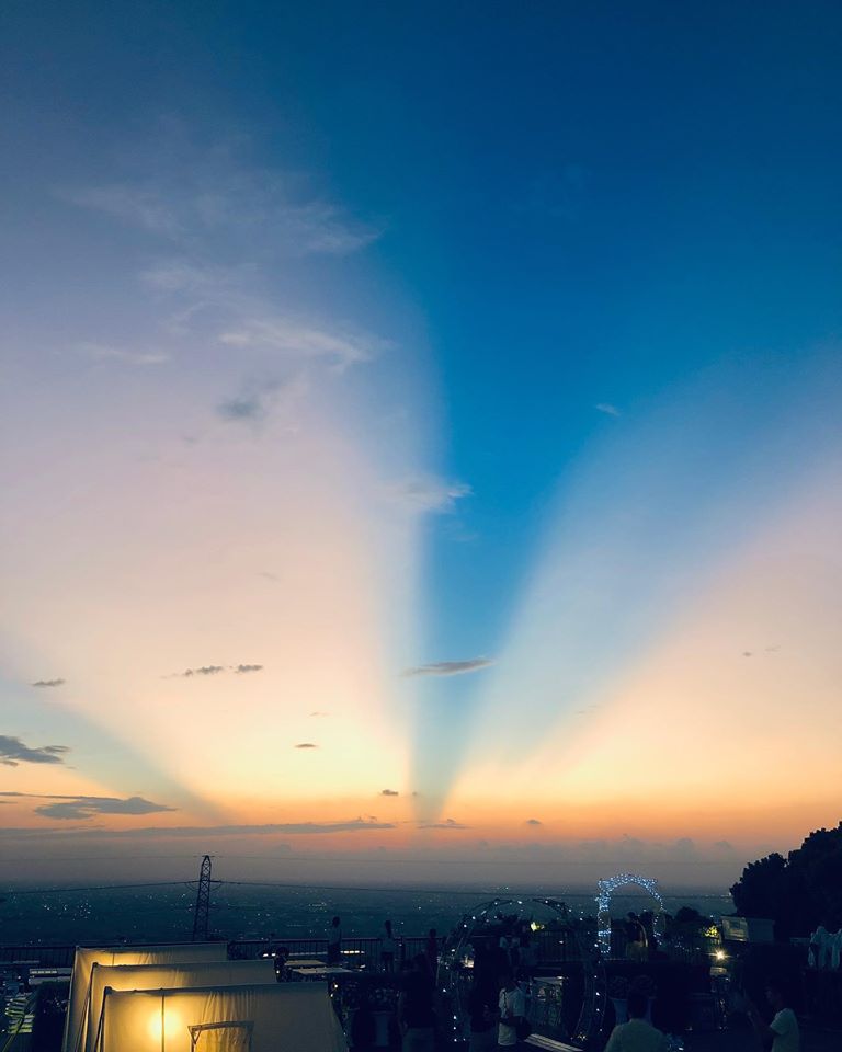 彰化景點晚上推薦極光森林（彰化夜景景點）下午5點開始營業的極光森林，讓旅人看到渾然天成的大自然天象​