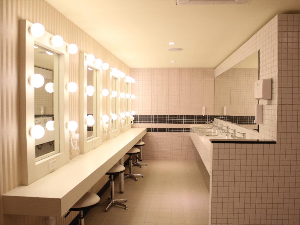 台北 台北住宿 台北飯店 台北酒店 台北膠囊酒店 悠逸行旅 Uinn Travel Hostel 黑熊好眠站 Hey Bear Capsule Hotel 台灣青旅膠囊旅店 Taiwan Youth Hostel & Capsule Hotel 東門3號膠囊旅店 DONGMEN 3 Hostel WORK INN 北車館 WORK INN TPE