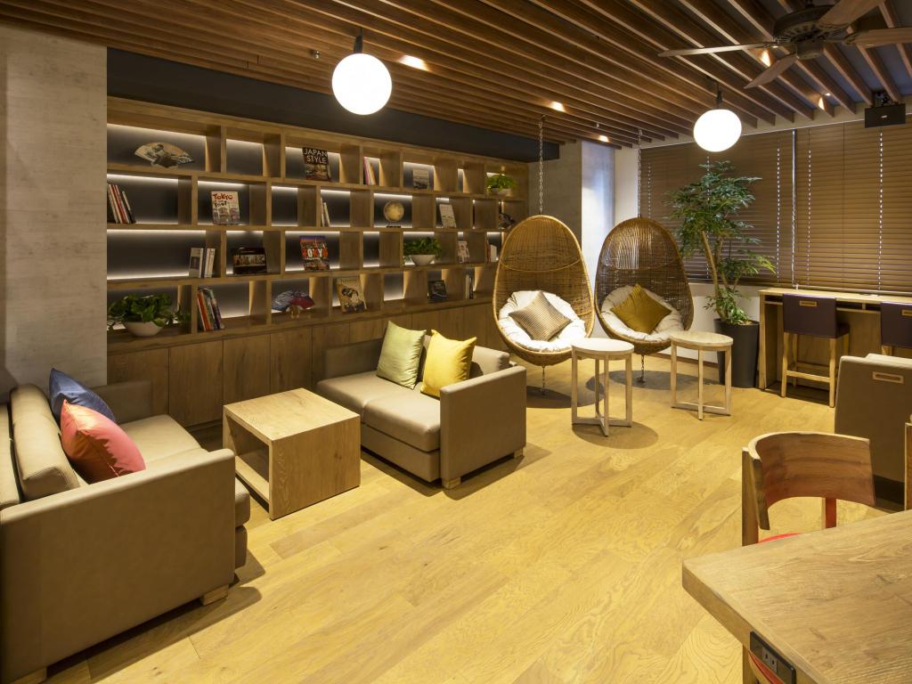 東京住宿 東京膠囊旅館 窮遊東京 獨遊東京 東京自由行
淺草膠囊旅館：MyCUBE by MYSTAYS 淺草藏前精品旅舍