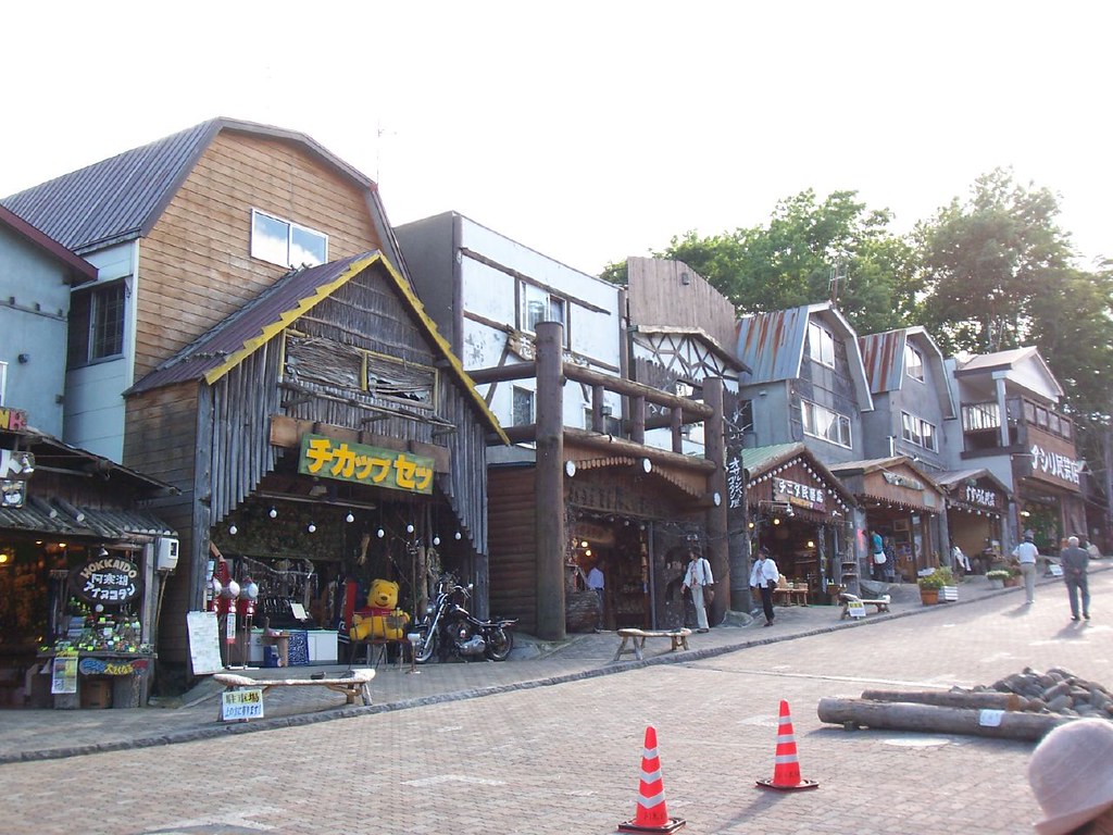 阿寒湖愛努村（阿寒湖アイヌコタン）｜北海道 Hokkaido 北海道自由行 北海道行程 北海道景點 北海道道東景點 北海道道東行程 道東三湖 阿寒湖 Lake Akan 摩周湖 Lake Mashu 屈斜路湖 Lake Kussharo