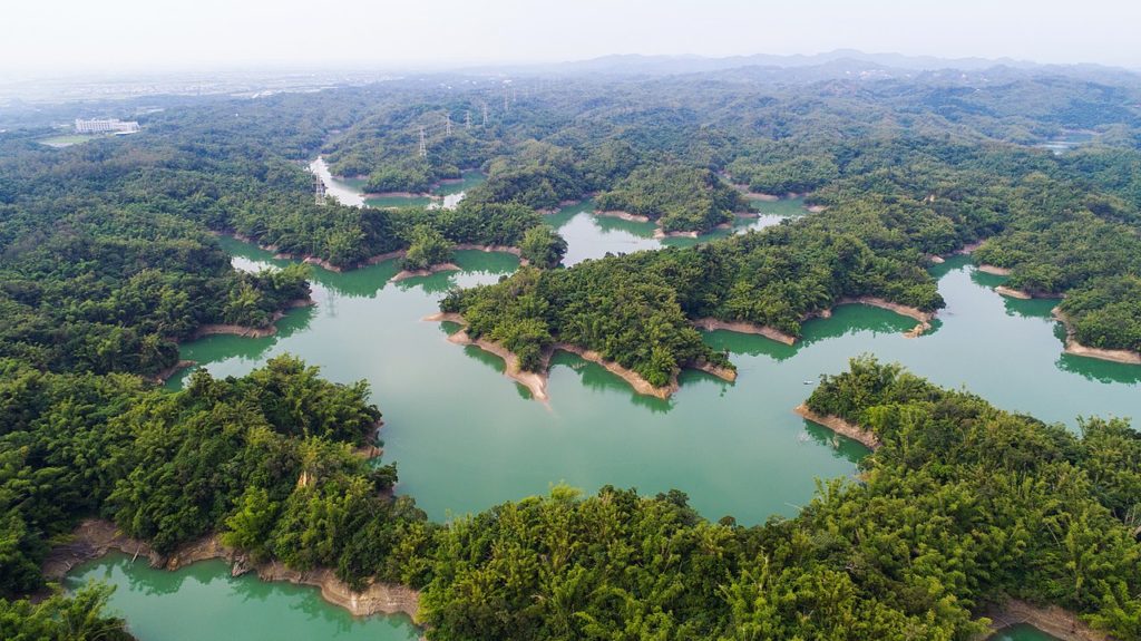 烏山頭水庫風景區 西拉雅國家風景區 烏山頭水庫公園 烏山頭水庫景點 珊瑚潭 跨虹吊橋 珊瑚橋 八田與一紀念園區 八田技師紀念館 三角埤公園 烏山頭水庫親水公園 烏山頭水庫櫻花 香榭大道南洋櫻花 烏山頭水庫黃金雨 烏山頭水庫阿勃勒花