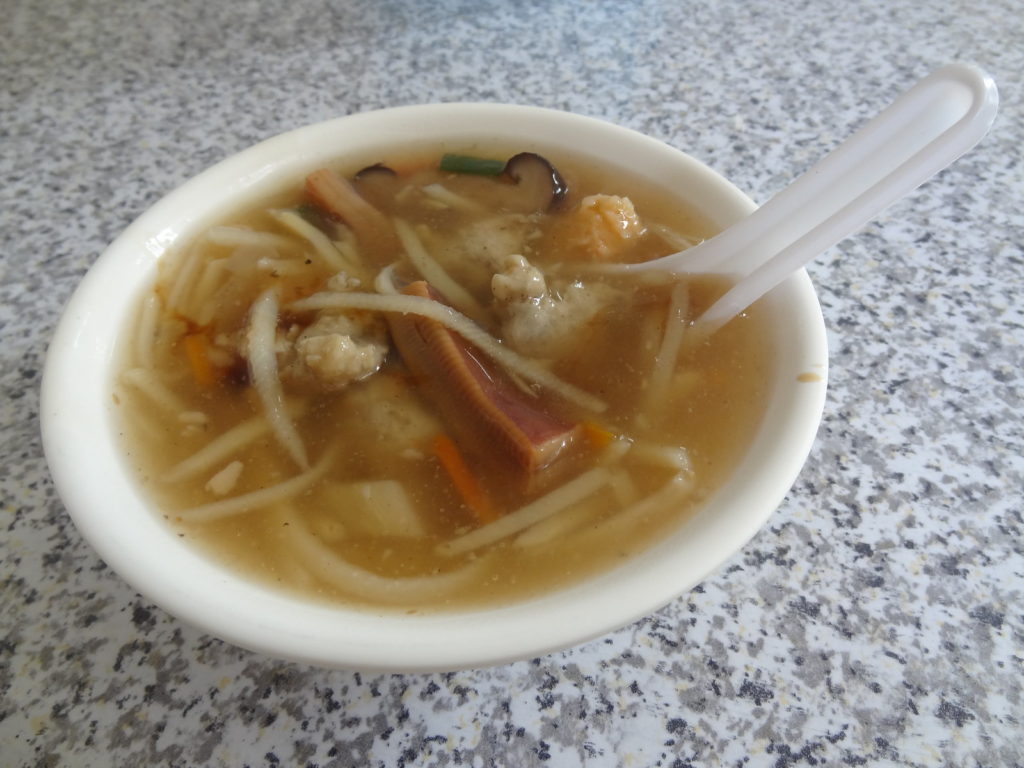 彰化鹿港小鎮推薦鹿港生炒五味的生炒五味羹是在正港鹿港人的銅板美食，羹湯材料豐富味道清甜、鮮味十足