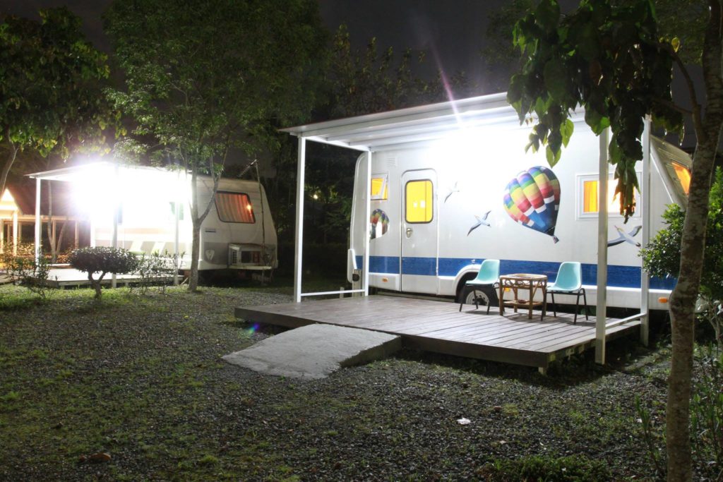 花蓮露營 花蓮Glamping 花蓮豪華露營 花蓮藍月亮露營地 露營車 爸爸去哪兒