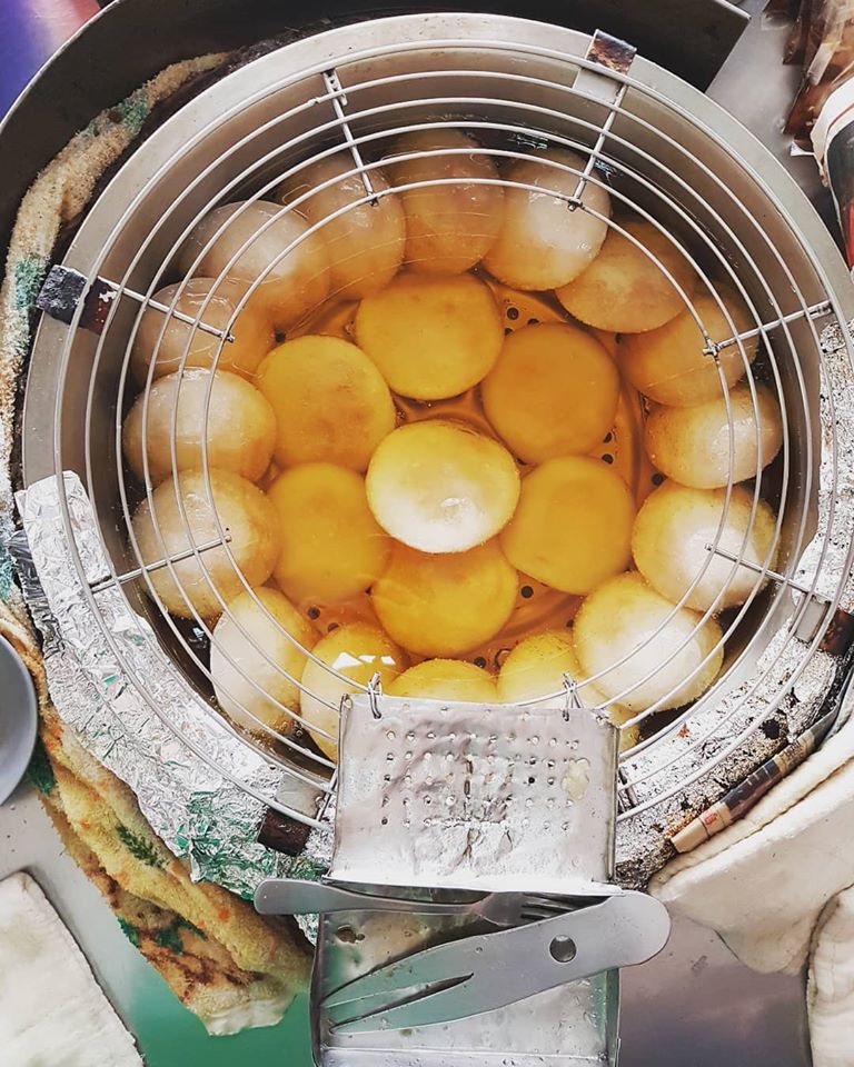 鹿港人氣景點附近的楊州肉圓芋丸肉圓是傳統彰化肉圓、油炸肉圓，外皮Q彈、內餡多汁充滿肉香筍香、醬汁微辣甜鹹適中