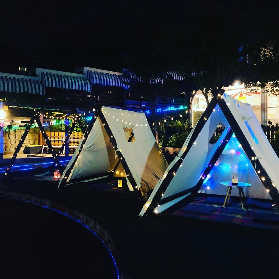 彰化景點推薦必去極光森林，掛著燈泡的小帳篷也是這個彰化景點的打卡熱門配備。適合情侶、姐妹、彰化親子遊
