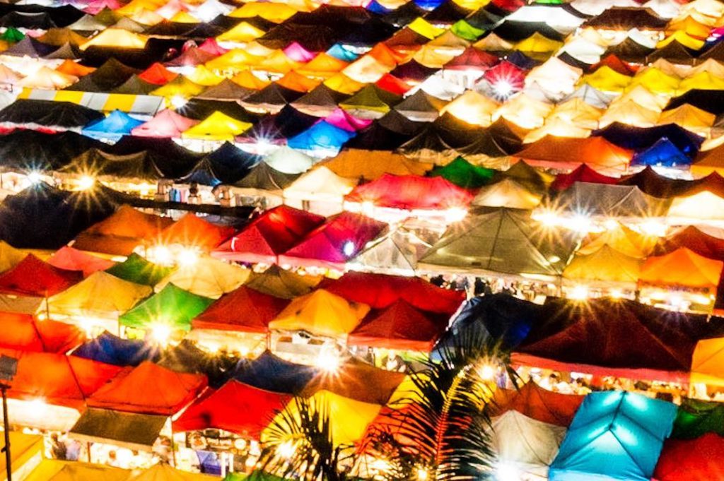 席娜卡琳火車市集(Train Night Market Srinakarin)​