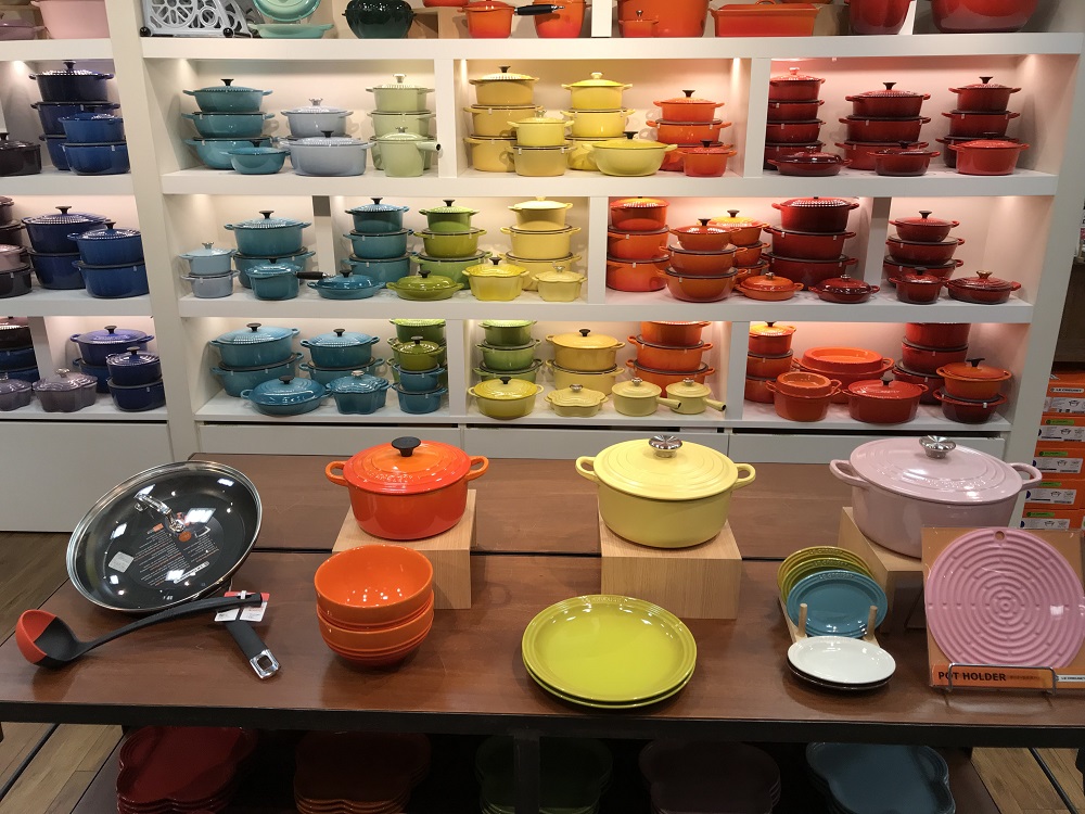 沖繩OUTLET MALL ASHIBINAA 沖繩平價精品購物城ASHIBINAA LE CREUSET 廚具