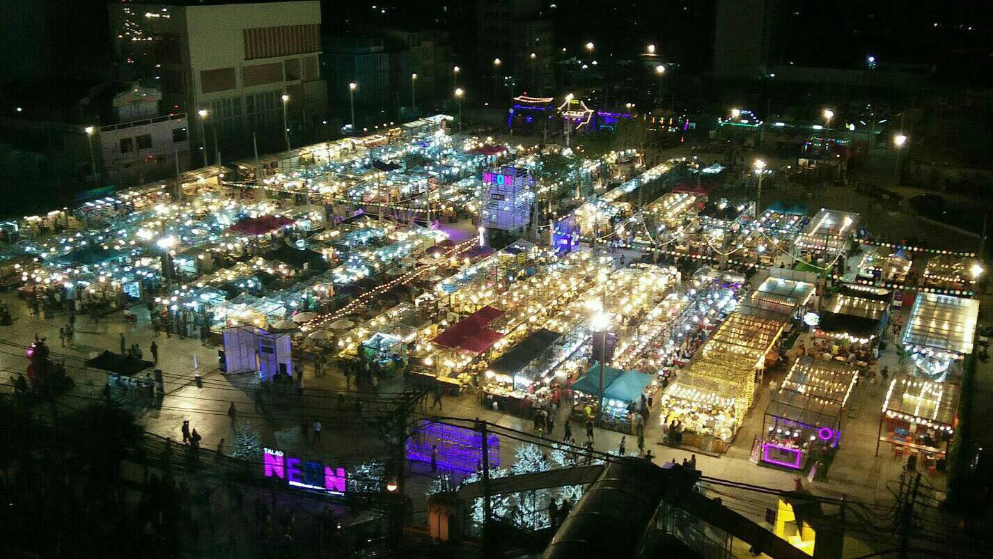 越夜越熱鬧!曼谷必逛十大夜市!(前篇) Talad Neon Downtown Night Market (霓虹夜市)