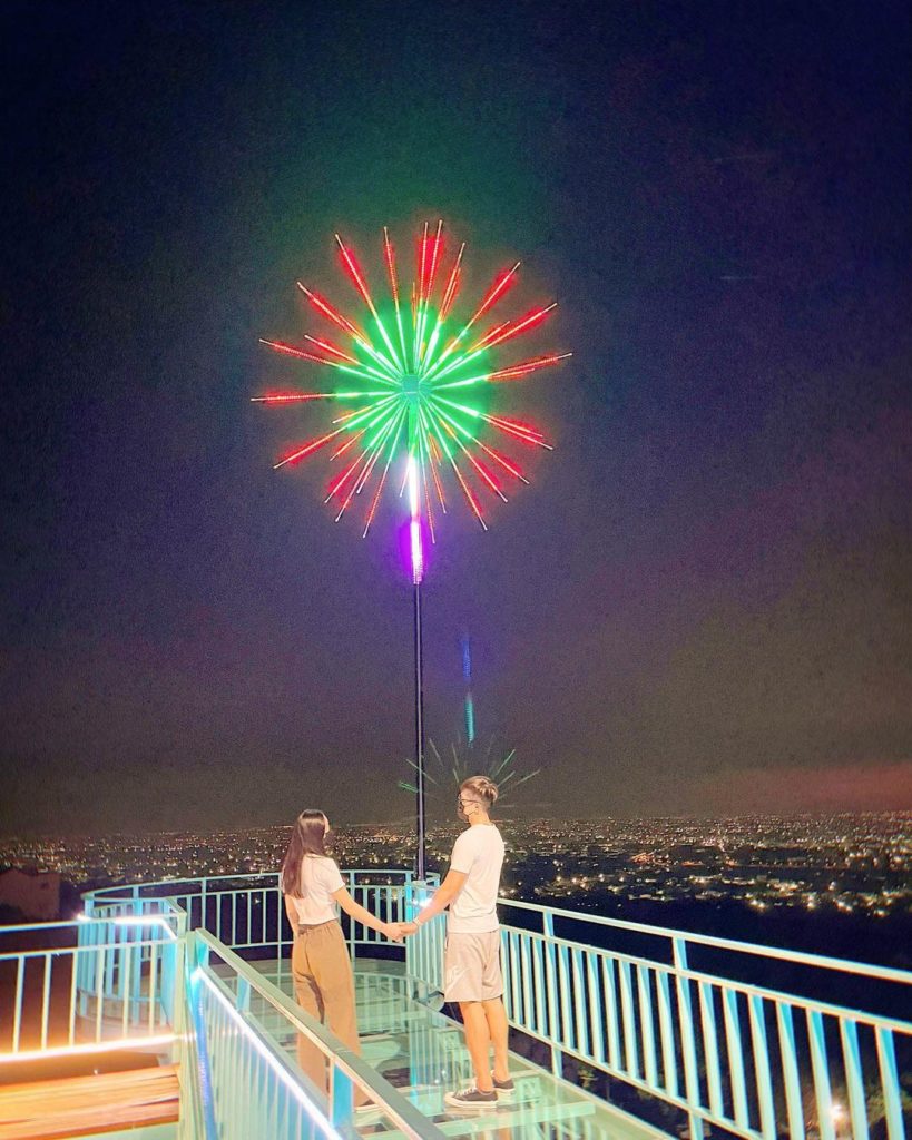 透明玻璃橋夜景