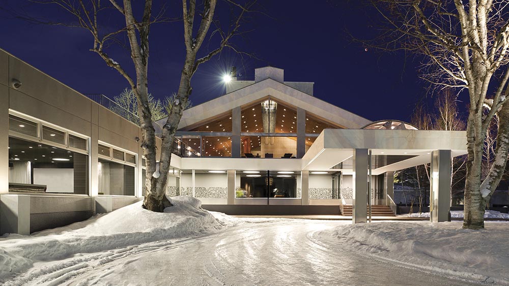 二世古村提供多樣住宿選擇,包括附設溫泉的滑雪進出酒店、森林邊的度假小屋、精品別墅,以及西洋風民宿。