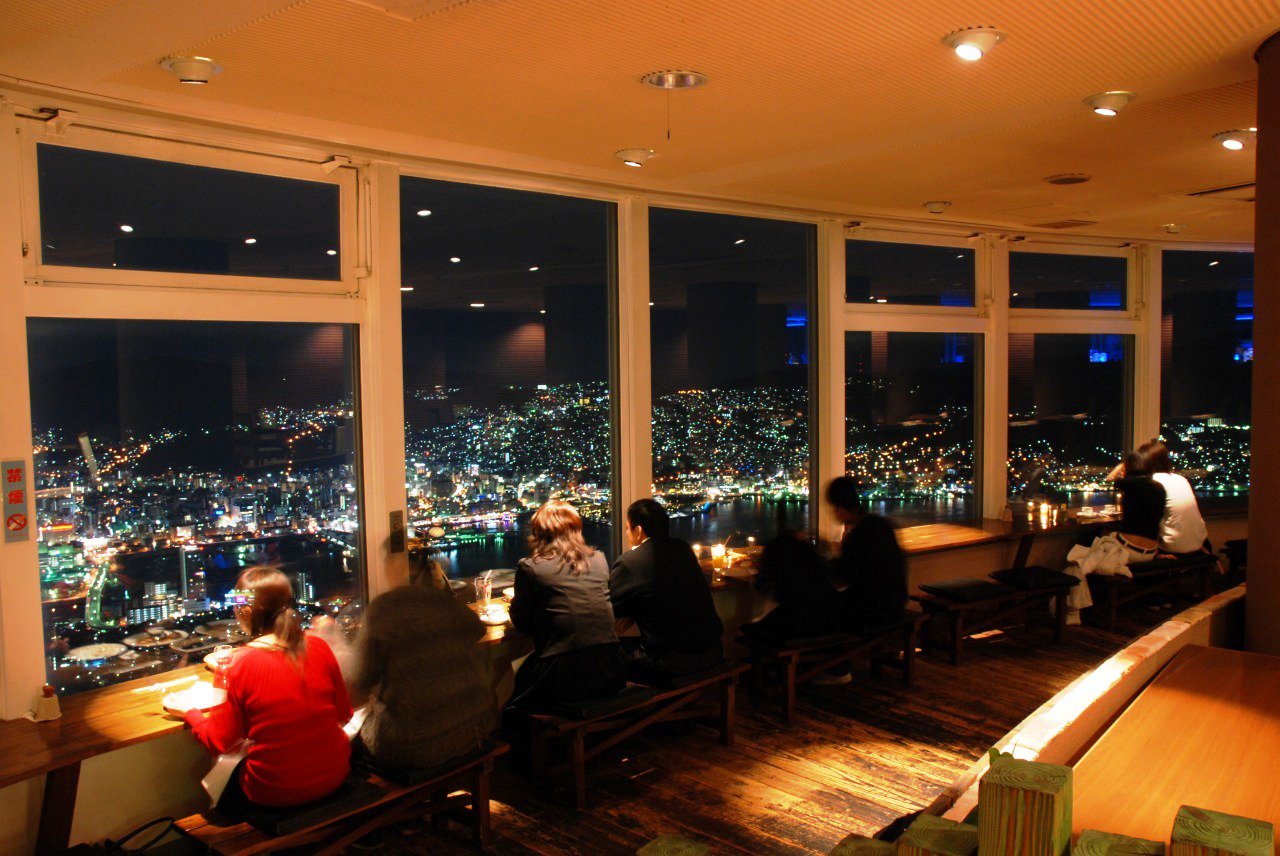 ひかりのレストラン（Hikari Restaurant）｜日本三大夜景 稻佐山 Inasayama 稻佐山交通 稻佐山夜景 稻佐山美食 稻佐山餐廳 長崎夜景 長崎景點 長崎稻佐山 長崎自由行 長崎行程