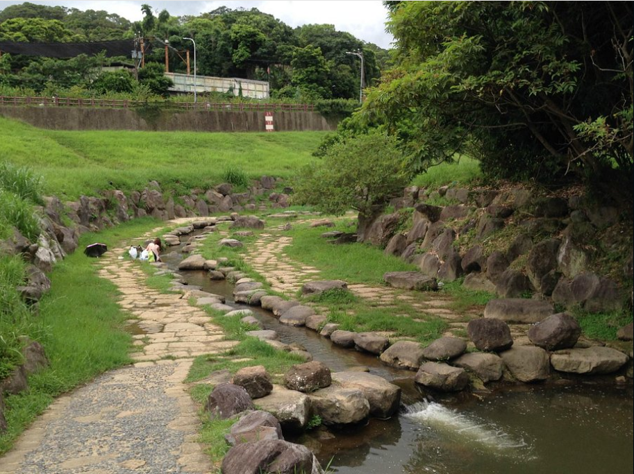 台北好去處 台北野餐地點 台北野餐 草地野餐 台北郊遊 台北郊外 野餐活動 野餐地點 華山 野餐 圓山 野餐 內湖 野餐 台北假日去處
