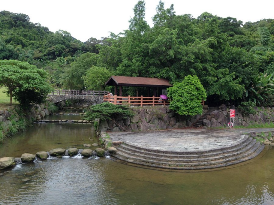台北好去處 台北野餐地點 台北野餐 草地野餐 台北郊遊 台北郊外 野餐活動 野餐地點 華山 野餐 圓山 野餐 內湖 野餐 台北假日去處