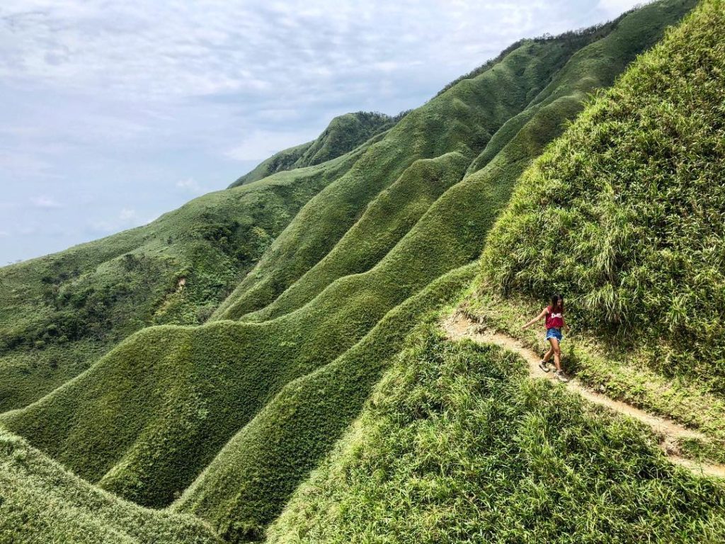 抹茶山可謂近年來最火紅的宜蘭景點之一，因為日本一位攝影師小林賢五的作品而爆紅的五峰旗山，位於宜蘭礁溪五峰旗瀑布附近