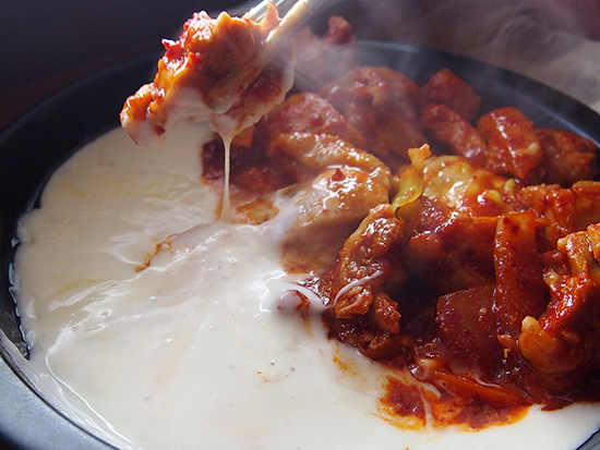 「韓国旨辛食堂」3種芝士炸雞(800円)