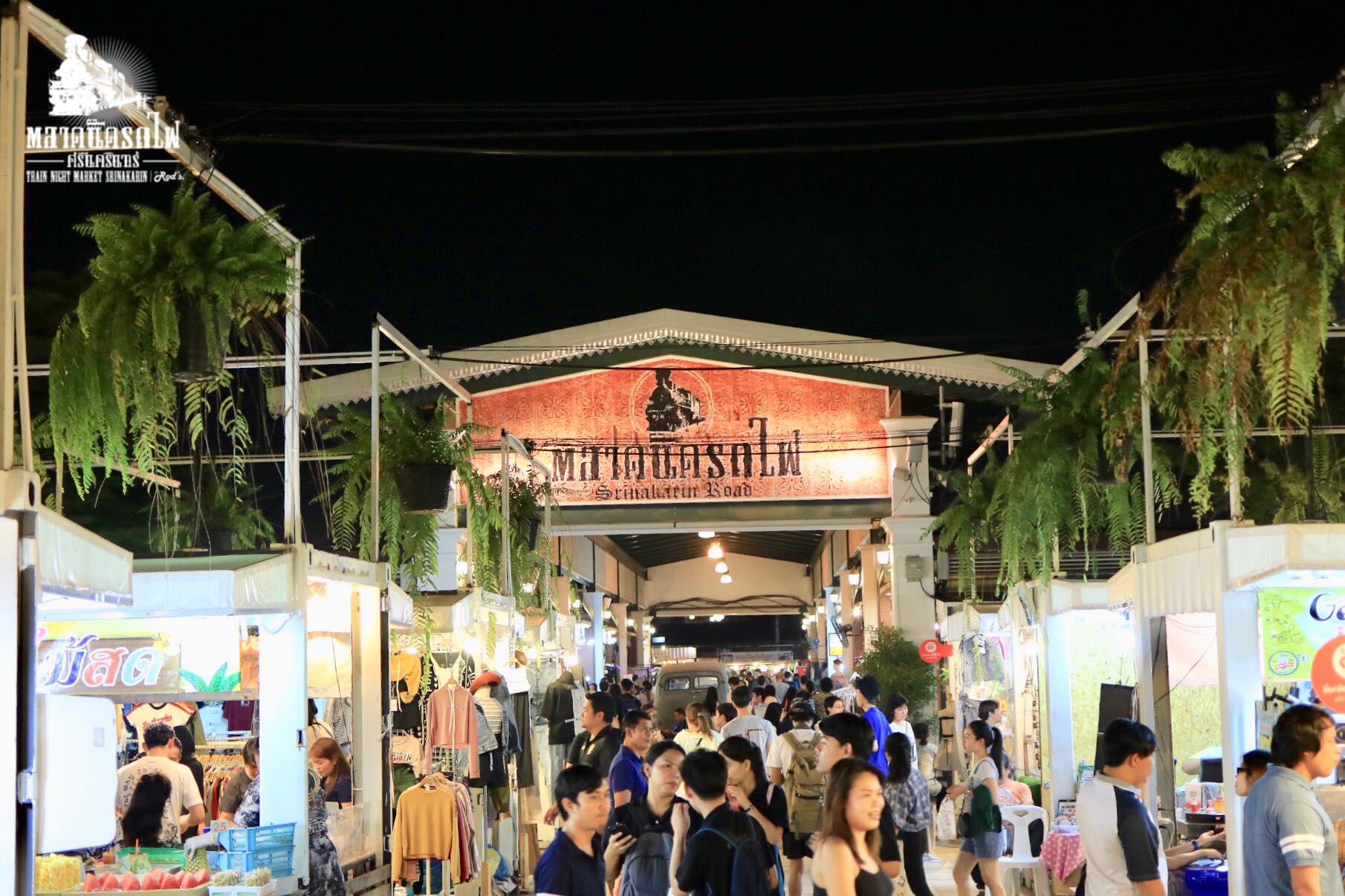 越夜越熱鬧!曼谷必逛十大夜市!(前篇) Srinakarin Train Night Market (席娜卡琳火車夜市)
