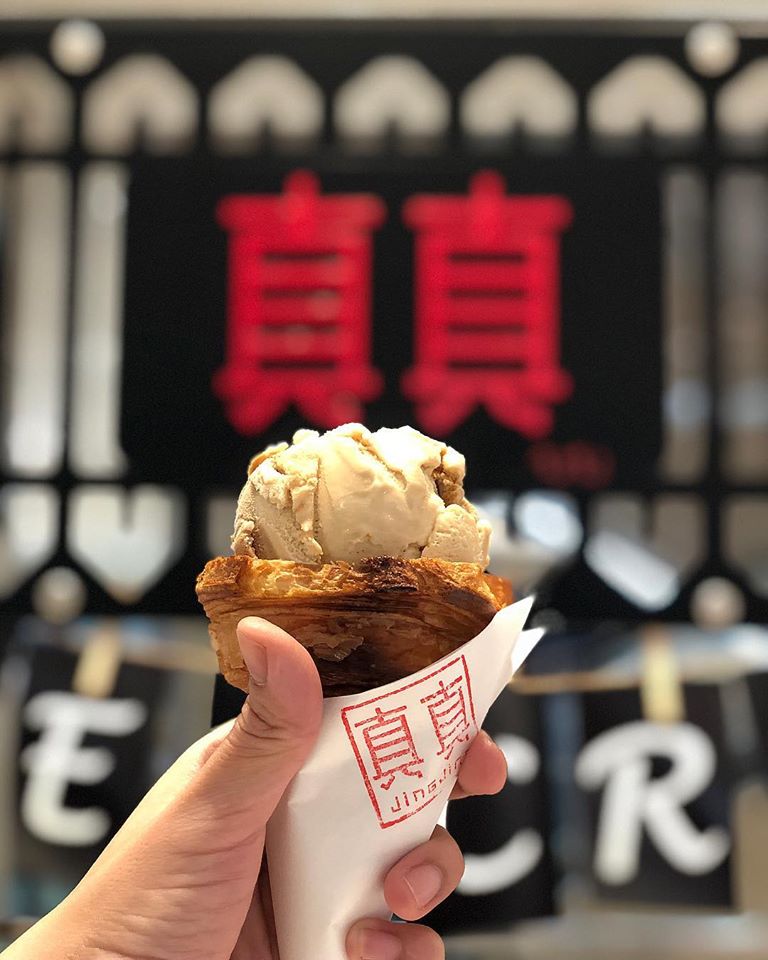 真真 JingJing Ice-cream Bar and Cafe 曼谷唐人街必吃美食推薦 前往曼谷的唐人街的交通方法可以搭BTS轉交通船往唐人街或搭MRT