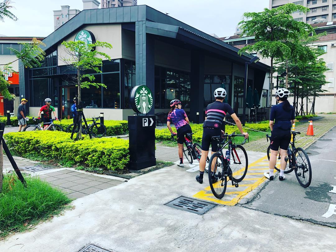 星巴克高雄美術願景門市 環島遊方向 台灣環島遊 台灣環島行 台灣自由行 台灣環島遊交通 台灣環島遊單車 台灣環島遊行程