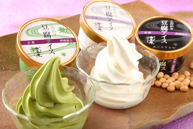 ▲ 豆腐雪糕杯(絹豆腐/黑芝麻黃豆粉/宇治抹茶) 320円