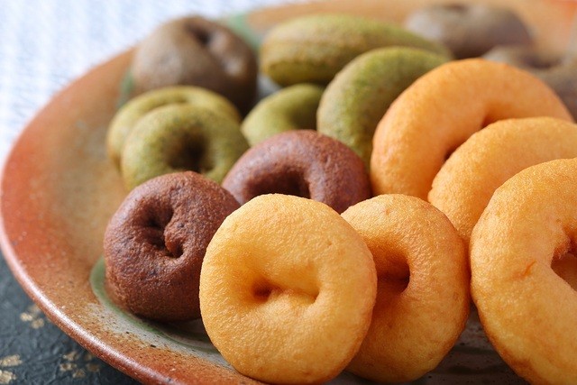 ▲ 豆腐DONUT (小) 300円/6個│500円/10個;(大) 180円/個