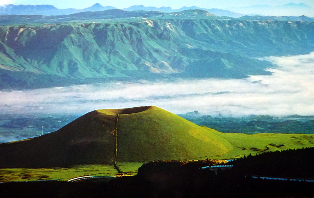阿蘇火山｜北九州景點 北九州行程 熊本景點 熊本一日遊 熊本行程 熊本必玩 熊本必看 獨遊熊本 阿蘇火山 Mount Aso 阿蘇火山封山 阿蘇火山爆發 阿蘇火山關閉