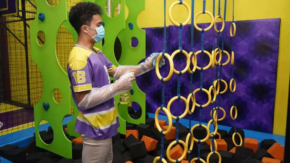 室內好去處 室內活動 大富翁夢想世界 Crossfire Archery Tag Arena 黑暗中對話 香港好去處 落雨好去處 SuperPark VAR LIVE 電競館 VR
