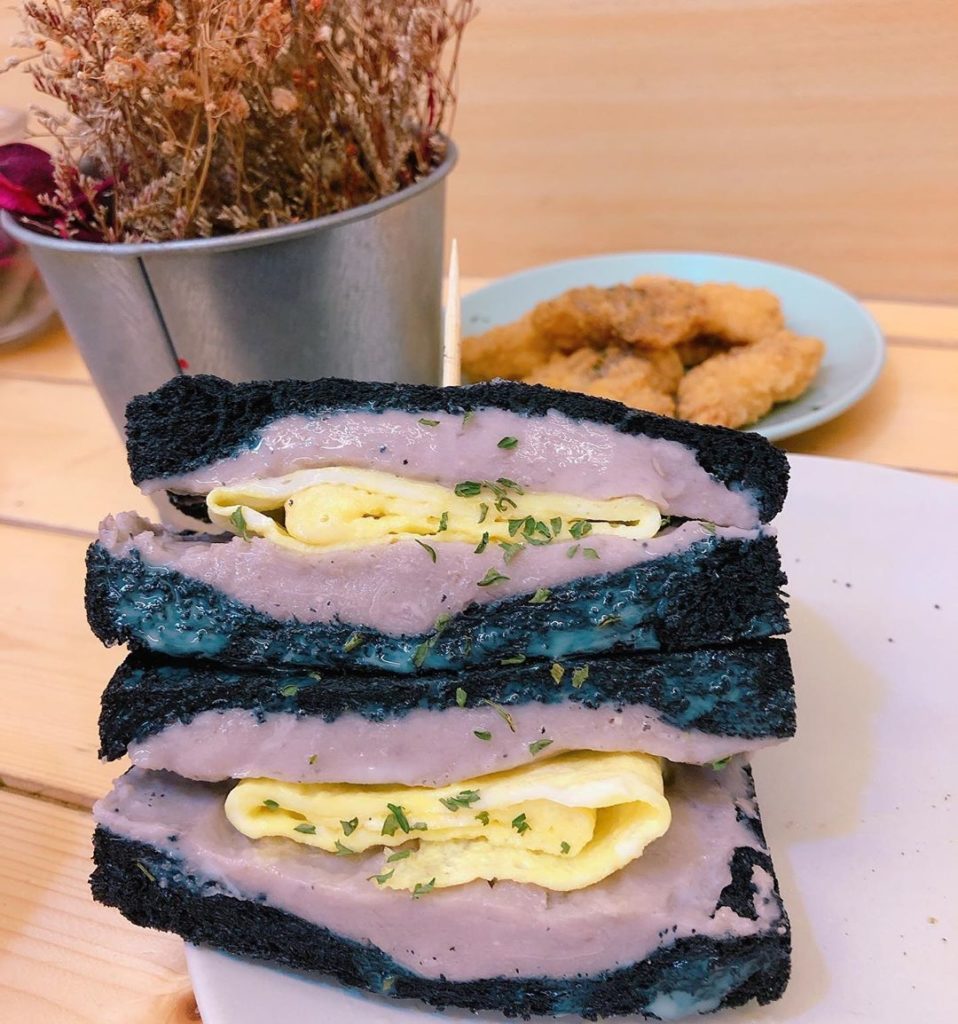 芋泥蛋吐司 魚吃土手作三文治 爆漿起司瀑布黑磚三明治 台中早餐店推薦 台中早餐必吃推薦 台中好吃早餐台中超好吃早餐台中特色早餐