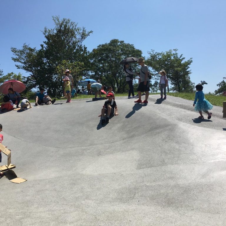 宜蘭礁溪龍潭湖風景區園區內的大碗公坡道溜滑梯，大人小孩都愛不釋手的景點，宜蘭親子遊不可錯過的礁溪景點。