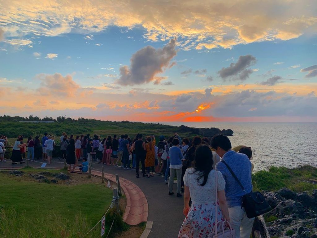 沖繩萬座毛全攻略 萬座毛交通 廿田人月座毛象鼻岩最佳拍攝地點及時間 萬座毛巴士 萬座毛MapCode 萬座毛自駕 萬座毛傳說