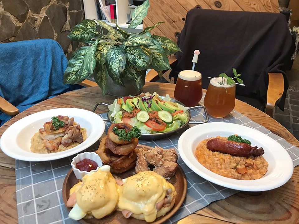 台北貓cafe 台北貓咪咖啡廳 台北咖啡店 台北貓奴 台北貓餐廳 台北貓中途 台北貓領養 台北貓住宿 Toast Chat 台北東區貓cafe