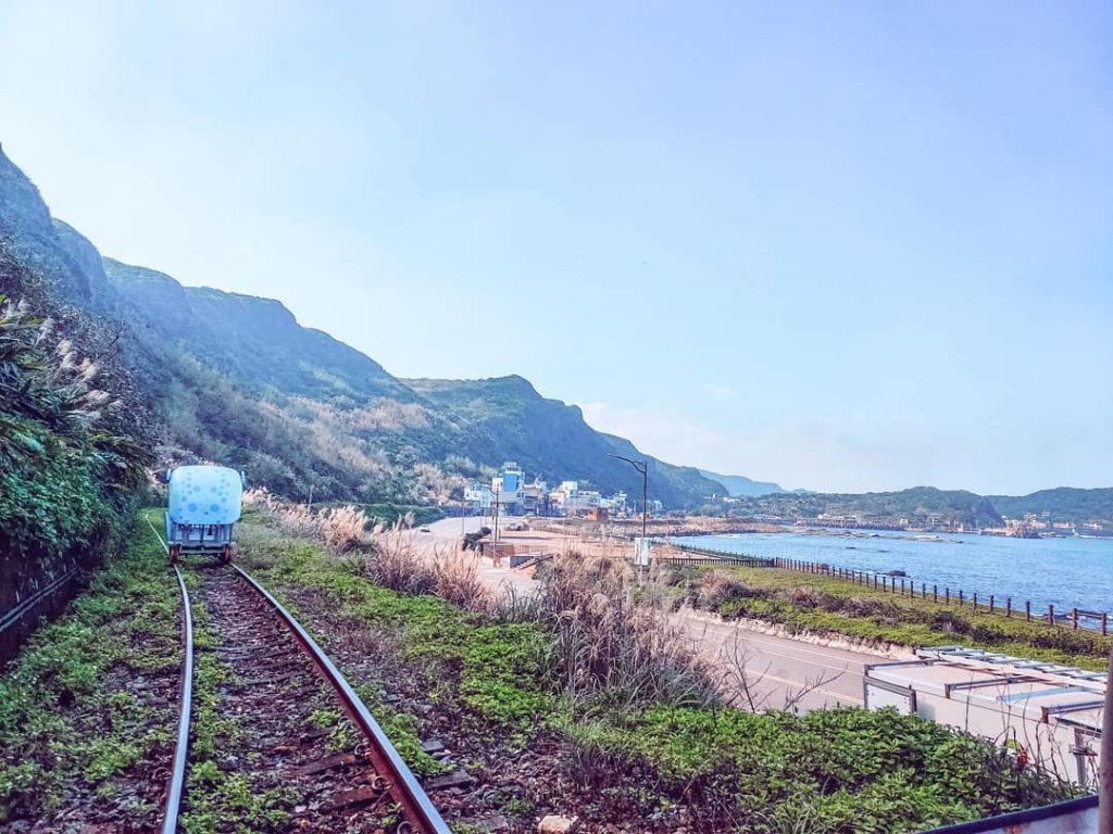 深澳鐵道自行車 河豚單車 全台唯一的山海線鐵道自行車 八斗子車站與深澳車站間 基隆親子景點​​ 基隆景點 基隆行程 基隆自由行 基隆一日遊