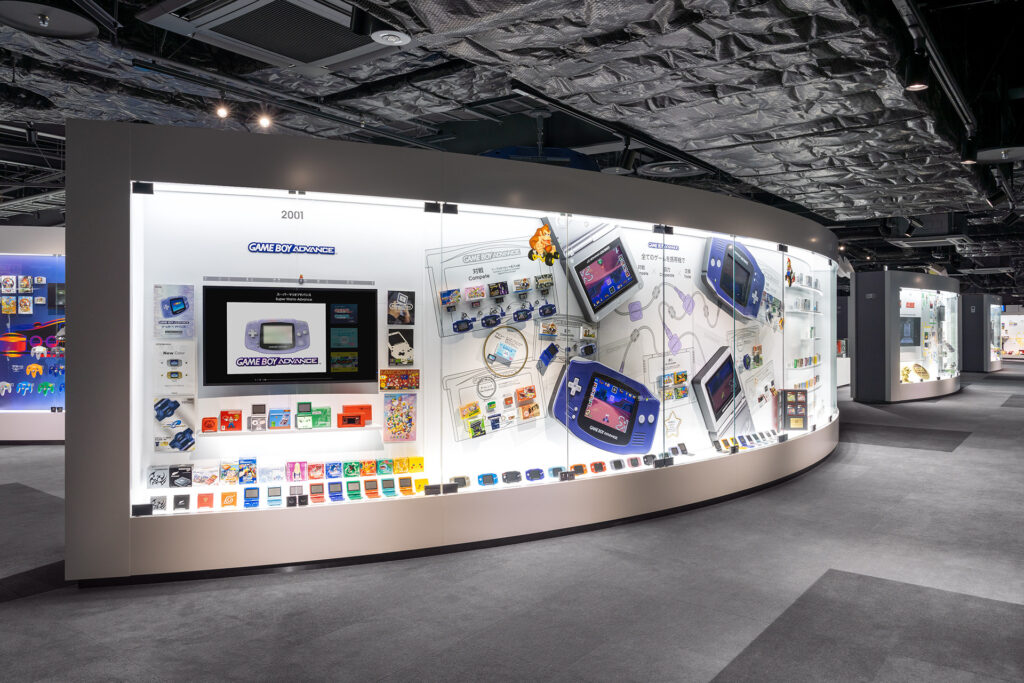 展示任天堂歷代遊戲主機與代表性遊戲作品的專屬區域，回顧品牌發展歷程