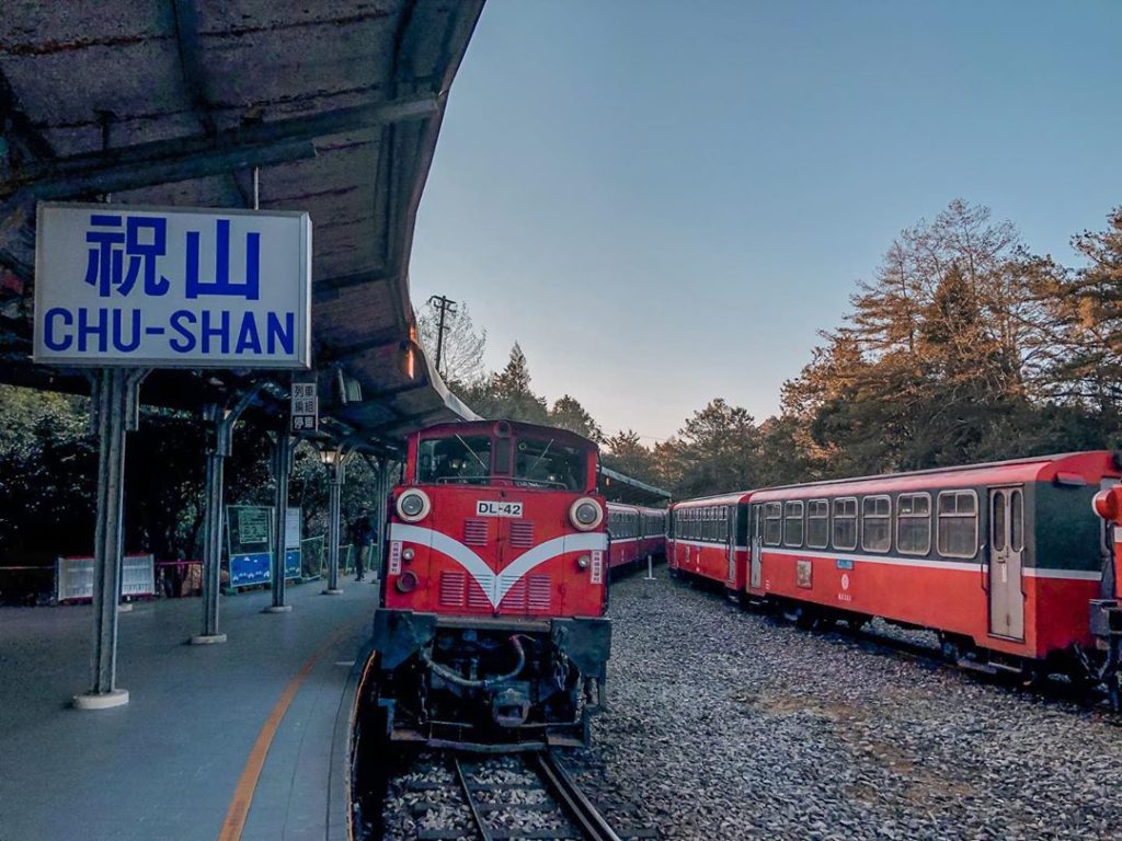 祝山火車站 阿里山小火車祝山線看日出：祝山車站的觀日列車 阿里山小火車觀日列車訂票 阿里山小火車觀日列車路線圖