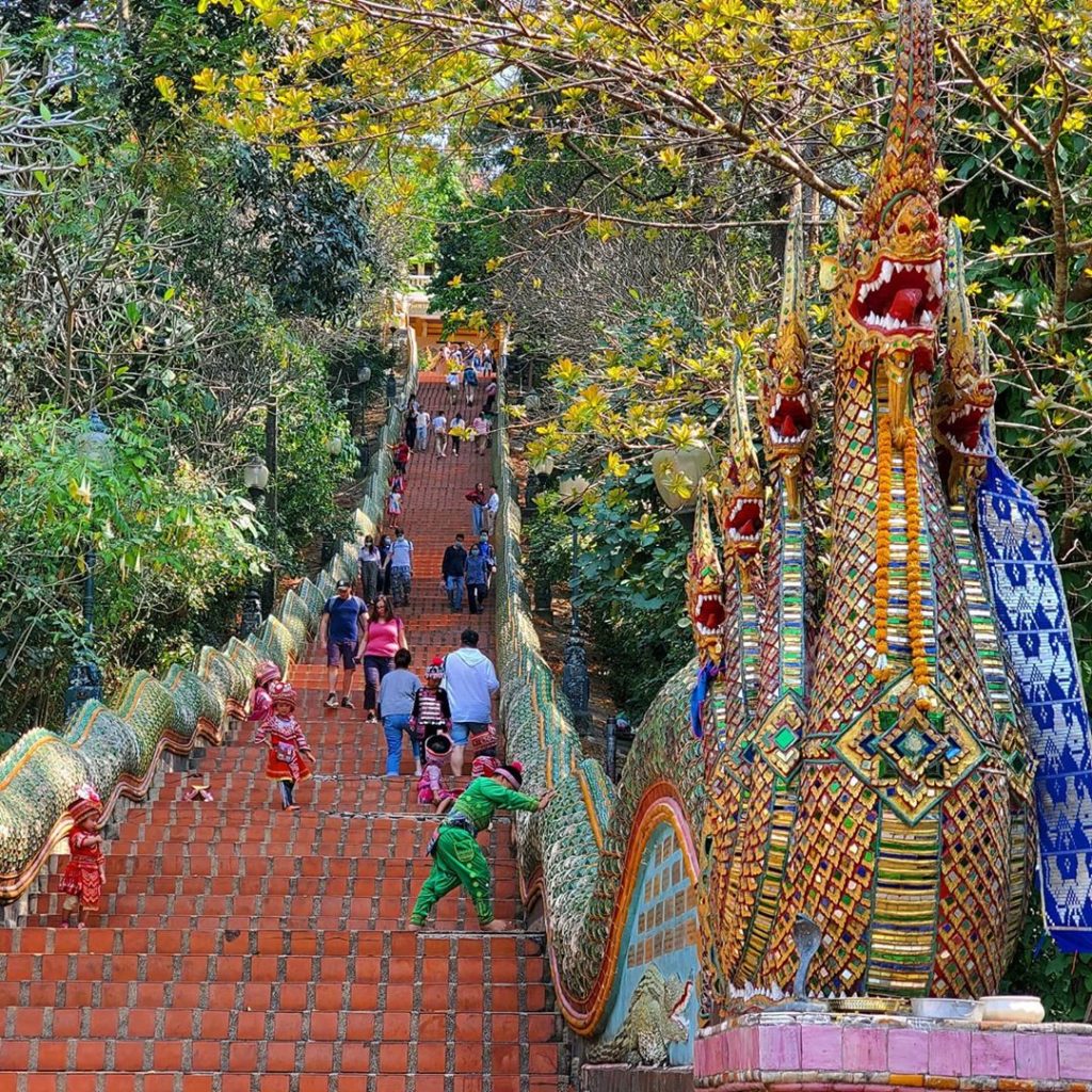 雙龍坐臥石階 雙龍寺（Wat Phra That Doi Suthep） 清邁古城區 清邁古城一日遊 清邁古城經典景點 清邁古城美食 清邁古城推介餐廳