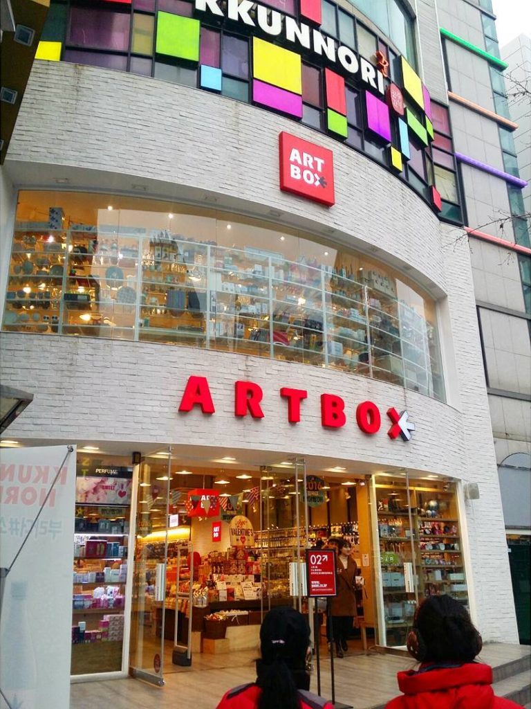 ARTBOX 延世路 新村商圈 首爾自由行 新村交通 地鐵新村站 新村一日遊 新村美食 新村購物 新村景點