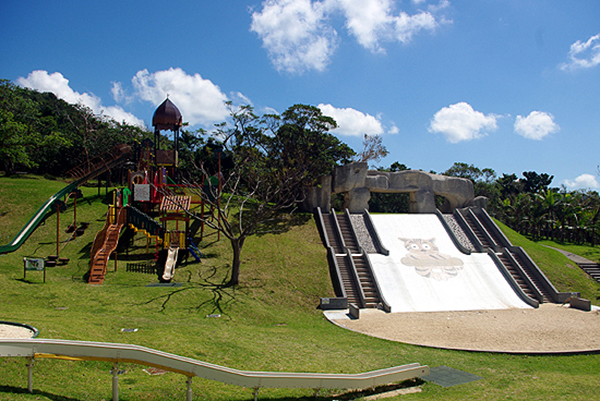 石垣BANNA公園滑梯