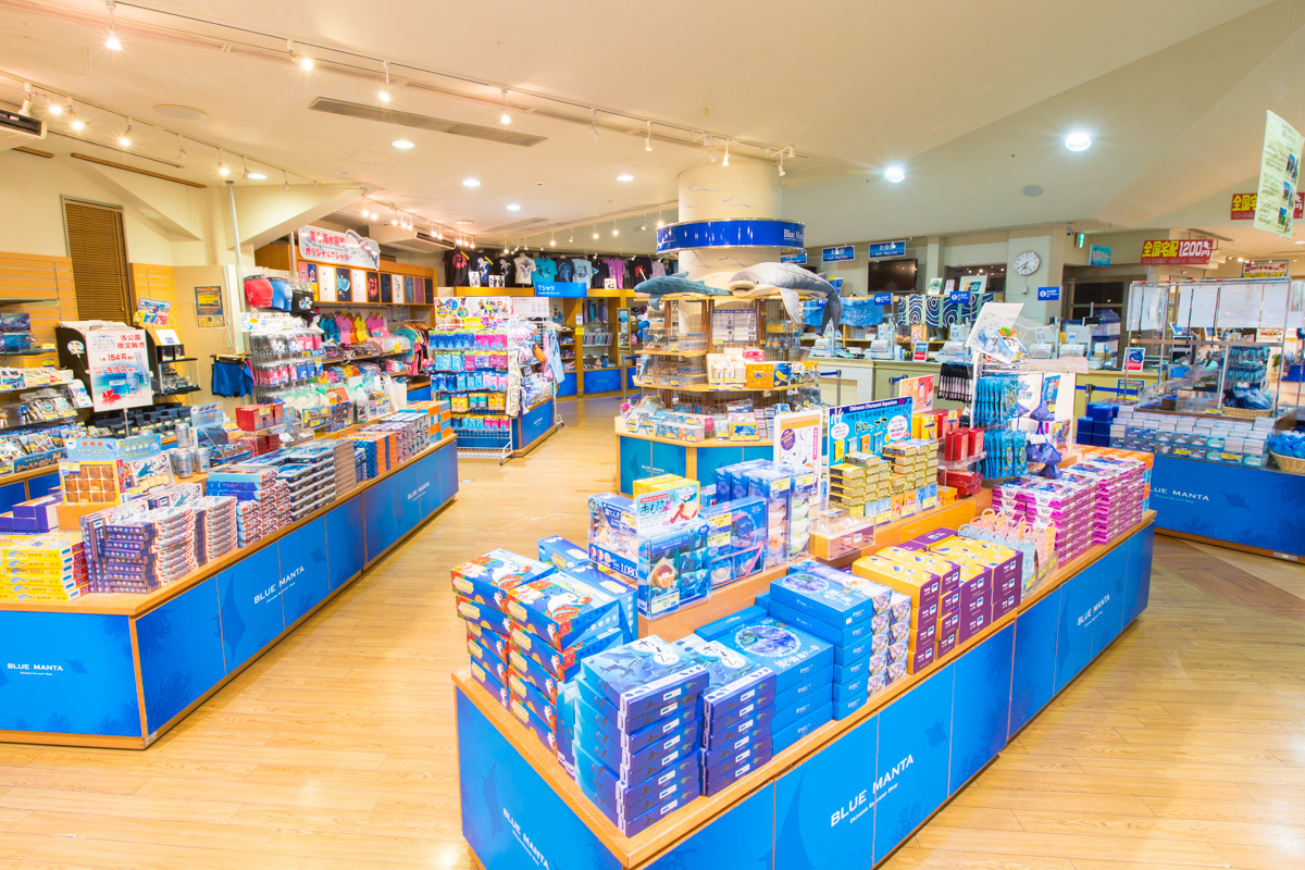 Blue Menta紀念品店 Blue Menta 紀念品店 美麗海水族館設施 海洋博公園設施 美麗海水族必看 海洋博公園必看 沖繩美麗海水族館 沖縄美ら海水族館 Okinawa Churaumi Aquarium 海洋博公園 Ocean Expo Park 沖繩自由行 沖繩自駕遊 沖繩景點 沖繩好去處 沖繩必去 美麗海水族館紀念品店 沖繩手信 沖繩伴手禮 沖繩限定