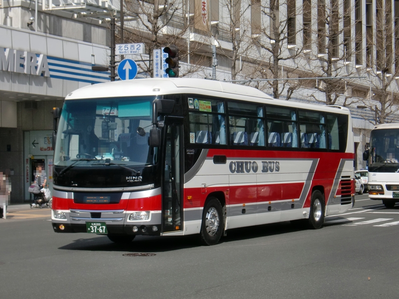 登別溫泉 北海道溫泉 札幌去登別溫泉？ 道南巴士「白鳥號・高速室蘭號」在札幌站前巴士總站10號或13號乘車處上車，大約1小時40分車程到「登別」巴士站 登別溫泉交通 道南巴士