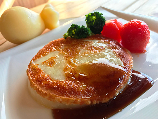 「うしづまチーズ工場」Caciocavallo芝士牛扒(600円)