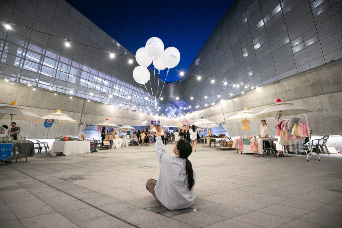 東大門夜市 東大門設計廣場青春秀台市場 東大門DDP DDP 東大門青春跑道夜市 DDP Youth Runway Market 東大門市集
