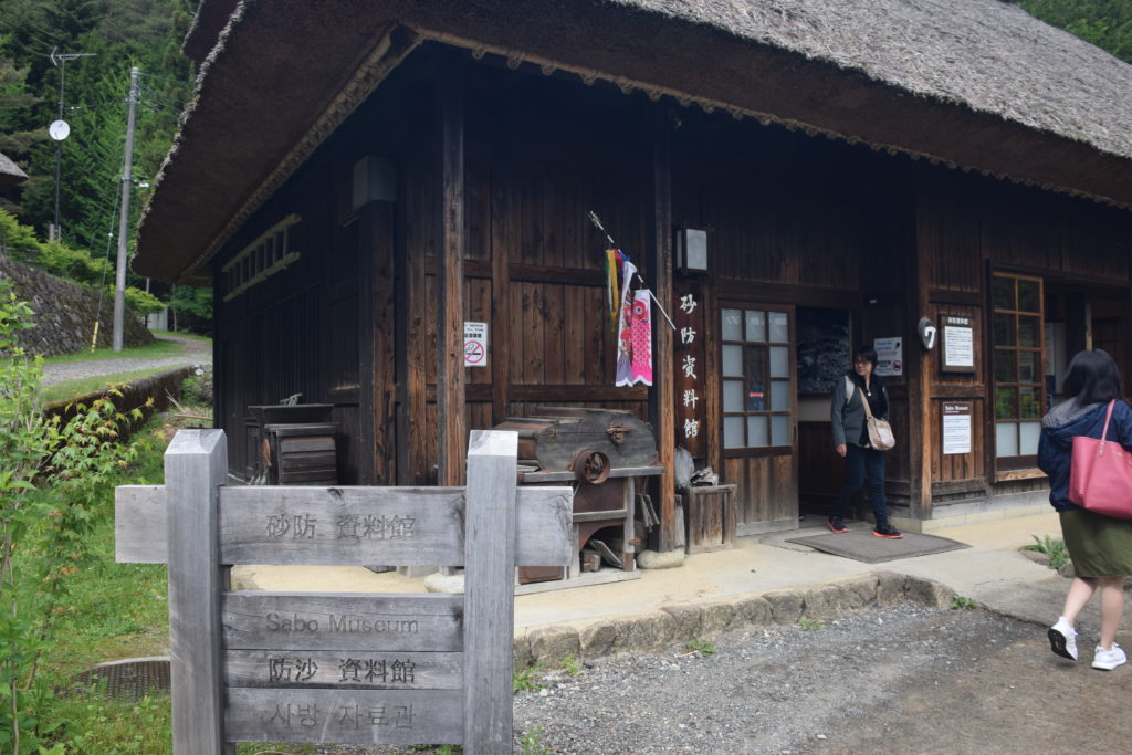 富士山 自殺森林 青木原樹海 
青木原樹海遊記 青木原樹海步道 青木原樹海入口
西湖・青木ヶ原周遊巴士
東海自然步道 精進湖 鳴澤冰穴 西沛里根場