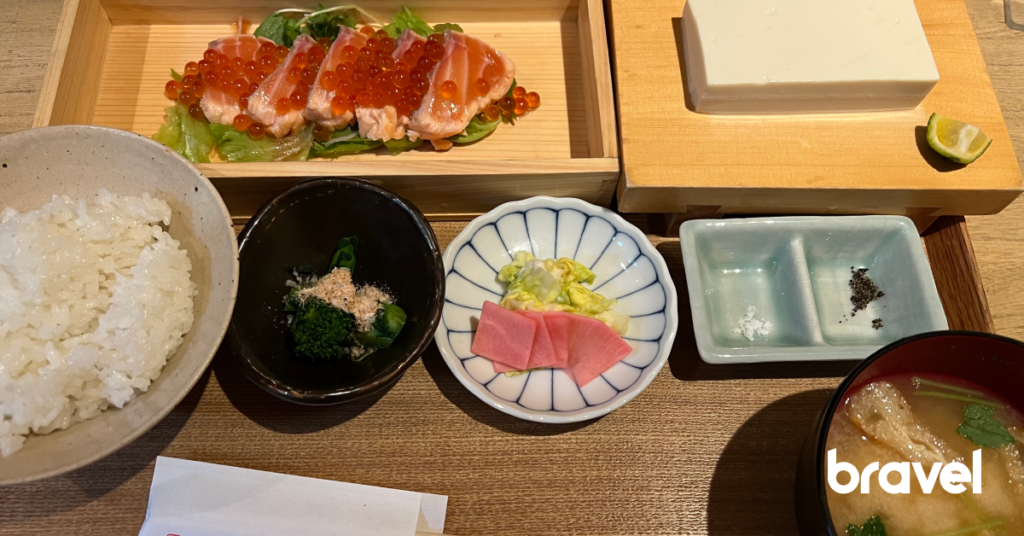 除了基本定食外，也有每週轉換款式的定食（週替わり定食　1000円&nbsp;），可向店員詢問或查看官方Instagram帳戶。
