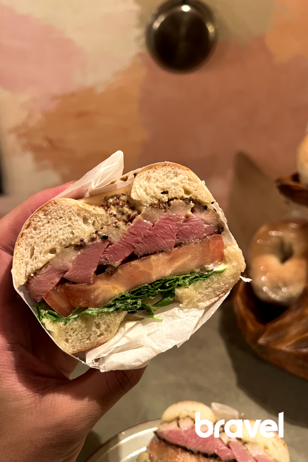 店內主打bagel 三文治