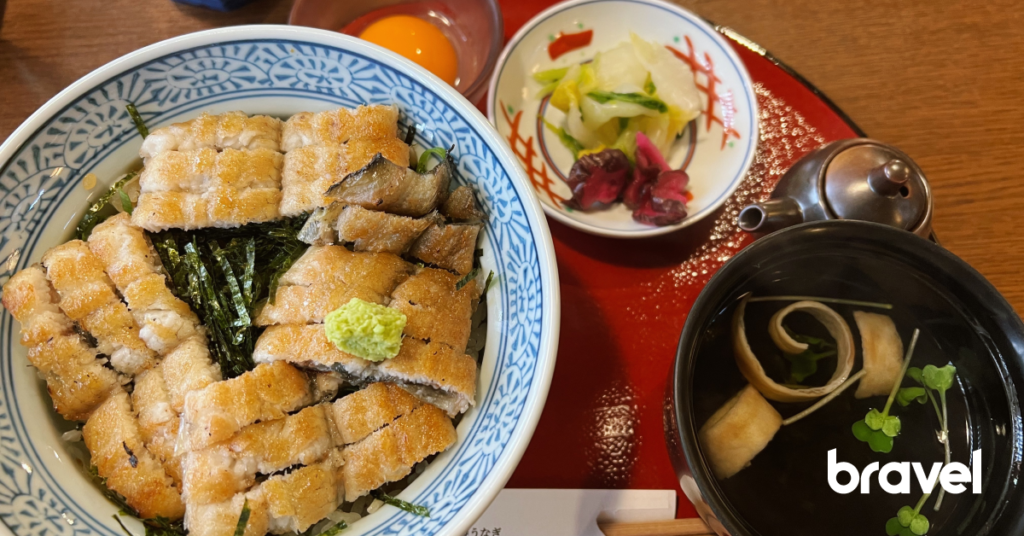 白燒鰻魚烤得酥脆焦香，回味無窮。