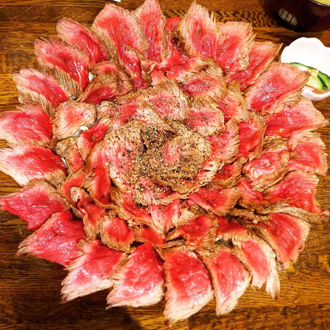 【東京必吃】大胃王們注意!東京超巨型料理5選:大份量丼飯、炒飯、餃子著你來挑戰!