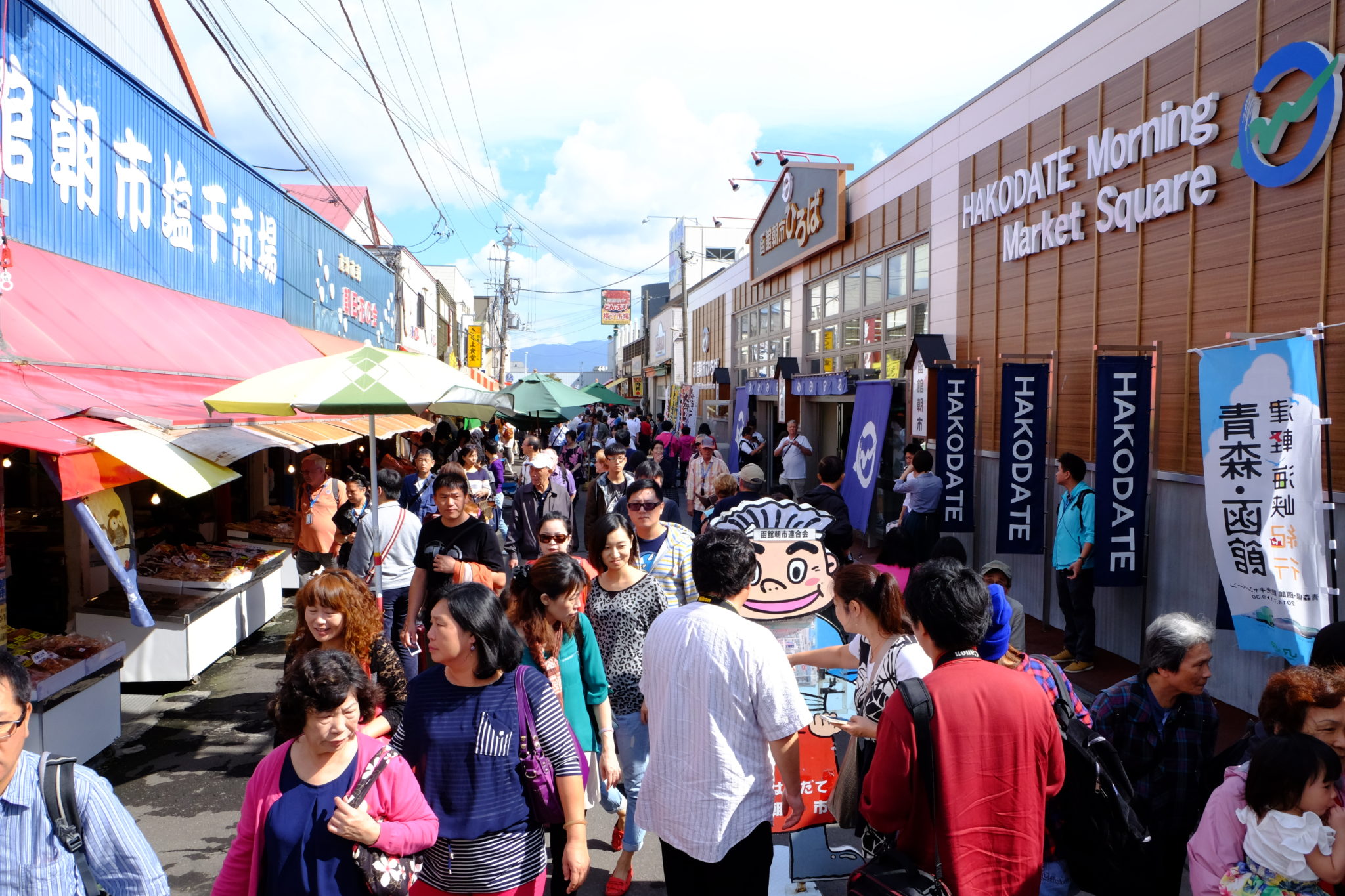 函館朝市（Hakodate Asaichi）｜北海道 Hokkaido 北海道景點 北海道行程 北海道道南景點 函館 Hakodate 函館景點 函館交通 函館市電 函館市電一日券 函館行程 函館一日遊 函館美食 函館水果 函館釣烏賊