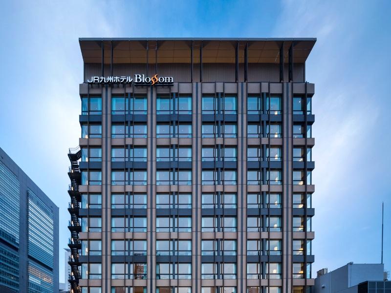 血拼必住！車站5分鐘、近購物點！新宿方便酒店十選！﹝前篇﹞新宿JR九州酒店 JR Kyushu Hotel Blossom Shinjuku - 酒店外觀