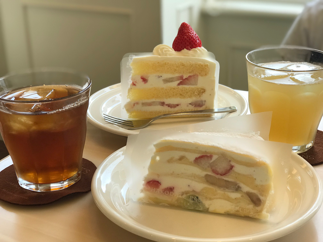 函館必吃名物 水果千層蛋糕 函館手信 函館伴手禮 函館名物 PASTRY SNAFFLE’S 駅前店 半熟芝士蛋糕 富良野 富良野美食 富良野cafe 2019 富良野 cafe 富良野咖啡店 2019 富良野 咖啡店 富良野咖啡廳 2019 富良野 咖啡廳 富良野甜點 2019 富良野 甜點 富良野甜品 2019 富良野 甜品 富良野必食 富良野必吃 函館 函館美食 函館 cafe 函館cafe 2019 函館 甜點 函館甜點 2019 函館 甜品 函館甜品 2019 函館咖啡廳 2019 函館 咖啡廳 函館咖啡店 2019 函館 咖啡店 函館必食 函館必吃 函館必到 函館必去 小樽 小樽cafe 2019 小樽 cafe 小樽 咖啡店 小樽咖啡店 2019 小樽 咖啡廳 小樽咖啡廳 2019 小樽 甜點 小樽甜點 2019 小樽 甜品 小樽甜品 2019 小樽美食 小樽必食 小樽必吃 小樽必到 小樽必去 札幌 札幌甜品 2019 札幌 甜品 札幌 甜點 札幌甜點 2019 札幌 咖啡廳 札幌咖啡廳 2019札幌 咖啡店 札幌咖啡店 2019 札幌cafe 2019 札幌 cafe 札幌美食 札幌必食 札幌必吃 札幌必到 札幌必去 北海道 Hokkaido 北海道必食 2019 北海道必吃 2019 北海道美食 2019 北海道 cafe 北海道cafe 2019 北海道咖啡店 2019 北海道 咖啡店 北海道咖啡龐 2019 北海道 咖啡龐 北海道甜點 北海道 甜點 2019 北海道甜品 2019 北海道 甜品 北海道哈蜜瓜 北海道水果 北海道牛奶 北海道牛乳